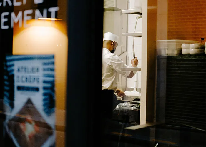 29 Restaurant Red Flags That Mean You Should Probably Not Eat There
