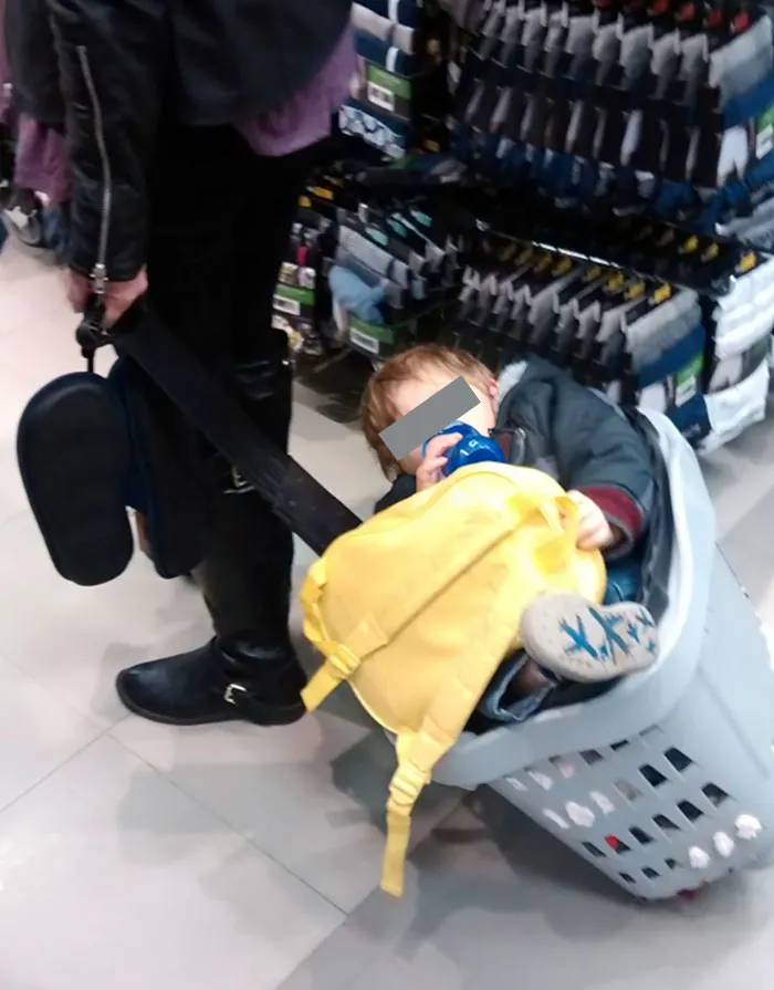 Cuando vas de compras el Black Friday pero olvidas el cochecito de tu hijo