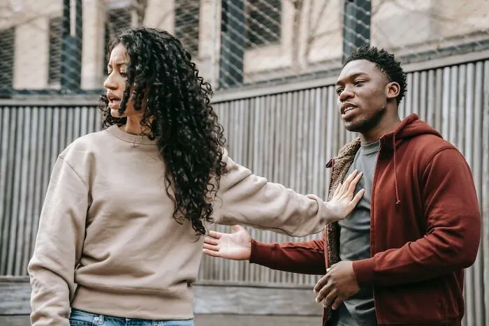 30 People Share What Made Them Notice Their Friends Have A Bad Marriage