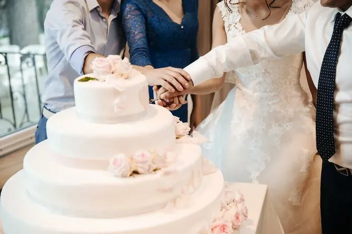 30 People Share Things They Saw At Weddings That Made Them Think A Divorce Was Coming