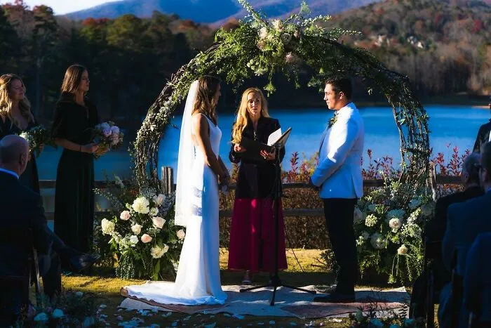 30 People Share Things They Saw At Weddings That Made Them Think A Divorce Was Coming