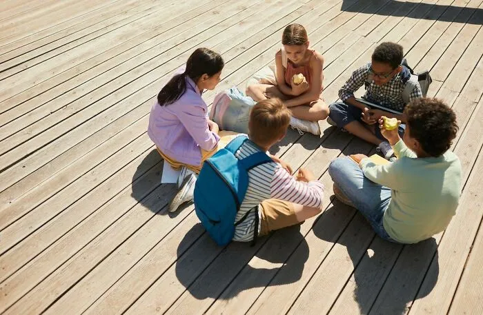 30 People Share The Heartbreaking Moment They Realized Their “Friend” Was Fake