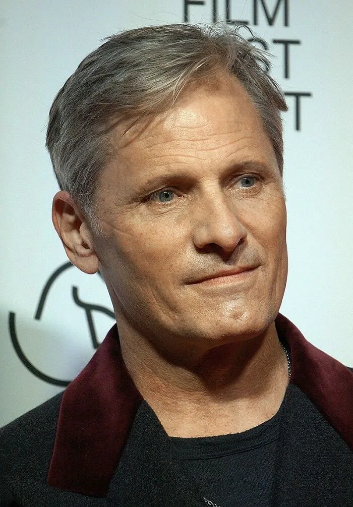 30 Celebrity “Side Skills” That Could Make Them Famous In Those Specific Areas, Too