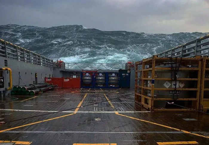 35 ‘Horror Stories’ From People Who Have Seen Things In The Ocean They Wish They Could Forget