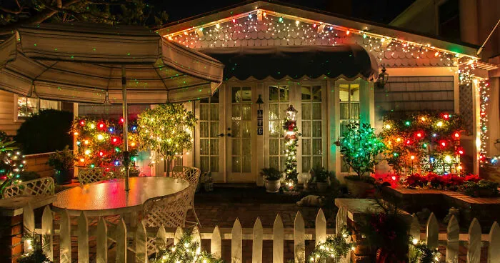 How Can Christmas Decor Be Affordable?