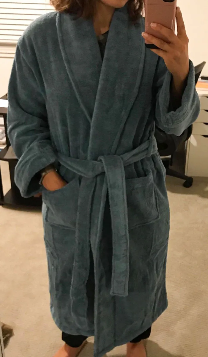 <a Style="Display:inline;" Href="Https://Www.amazon.com/Alpine-Swiss-Womens-Cotton-Bathrobe/Dp/B078tfwh25?pd_rd_w=jnmtr&content-ID=amzn1.sym.42aa4ac9-41cf-40f2-844a-256751b93dbf&pf_rd_p=42aa4ac9-41cf-40f2-844a-256751b93dbf&pf_rd_r=s0vnk67f8qt5fzmdja8q&pd_rd_wg=vyyni&pd_rd_r=3a05a704-6b49-4f2b-9853-Df730cedf7b3&pd_rd_i=b078tfwh25&psc=1&linkcode=ll1&tag=bpflamingo-20&linkid=0d2686003995aeae791666e0eb15ae2d&language=en_us&ref_=as_li_ss_tl" Target="_blank"><span Style="Font:inherit;color:#d74b1f;"> Pinzon Unisex Terry Bathrobe</Span>: Plush Terry-Cotton Comfort For A Spa-Like Vibe They'll Adore, Perfect For Those Self-Care Sundays Or Just Lounging Around With A Cup Of Hot Cocoa.