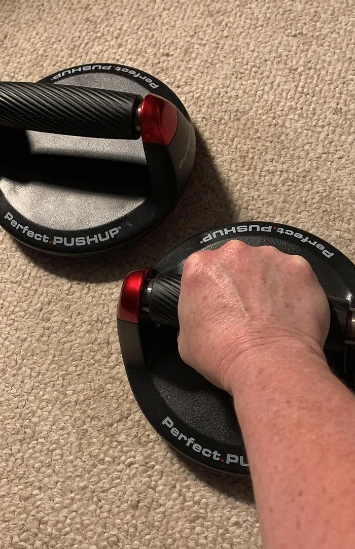 <a Style="Display:inline;" Href="Https://Www.amazon.com/Perfect-Fitness-Pushup-Elite/Dp/B008dnaj5m?asc_source=verso&asc_campaign=6489e690df35cea1cbb2fd8f%7chhxasvxnsjxnulfds3bvur&asc_refurl=https%3a%2f%2fwww.glamour.com%2fgallery%2fbest-Selling-Amazon-Products&ascsubtag=6489e690df35cea1cbb2fd8f&th=1&linkcode=ll1&tag=bpflamingo-20&linkid=82f81c28a0151590f782a8526e9cd79d&language=en_us&ref_=as_li_ss_tl" Target="_blank"><span Style="Font:inherit;color:#d74b1f;"> Anti-Slip Rotating Handles </Span>: That'll Give Your Fitness-Obsessed Friend The Ultimate Pushup Experience - Trust Me, They'll Thank You While Flexing Their Abs And Biceps!