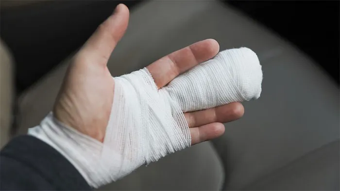 30 People Share The Wildest Things They've Witnessed While Waiting To Be Treated By The ER