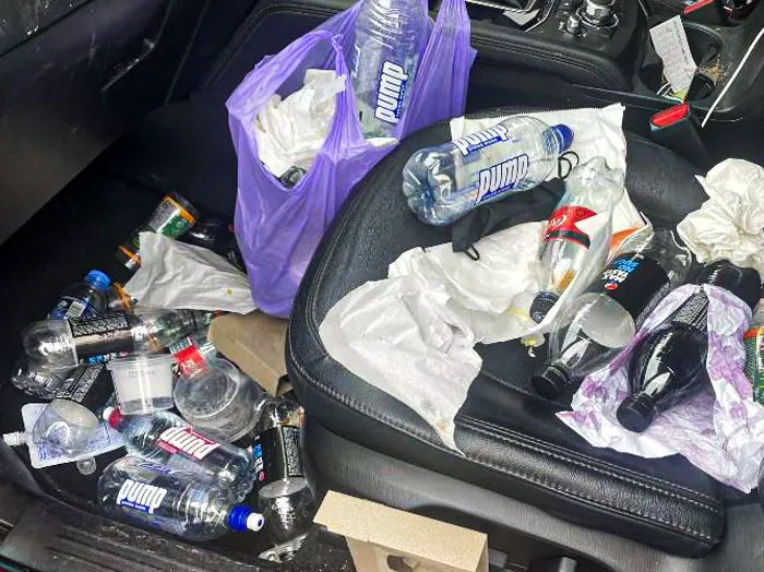 Le presté mi coche a mi pareja durante unos días y me lo ha devuelto así