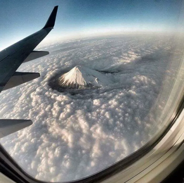 This Is How Mt. Fuji Cuts Through The Clouds