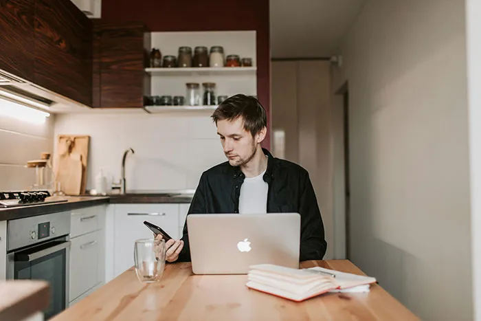 “That $700 Was The Last Straw”: 30 Men Reveal What Ended Their Friendship With A Guy Friend