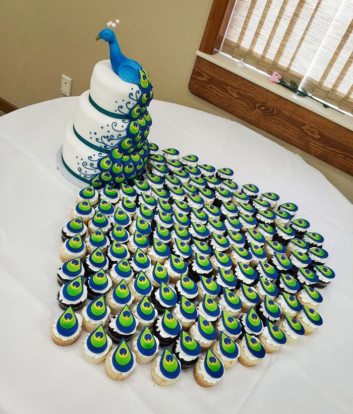 This Peacock Cake And Cupcakes