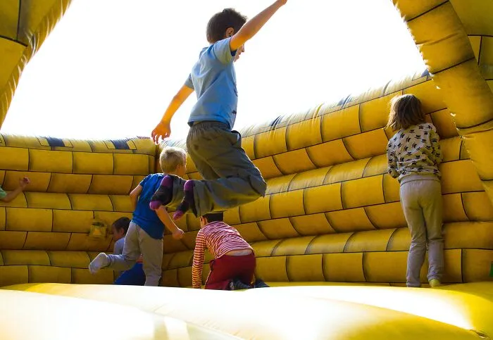 30 Currently Non-Existent Things That Were Part Of Some People's Childhoods, As Shared Online