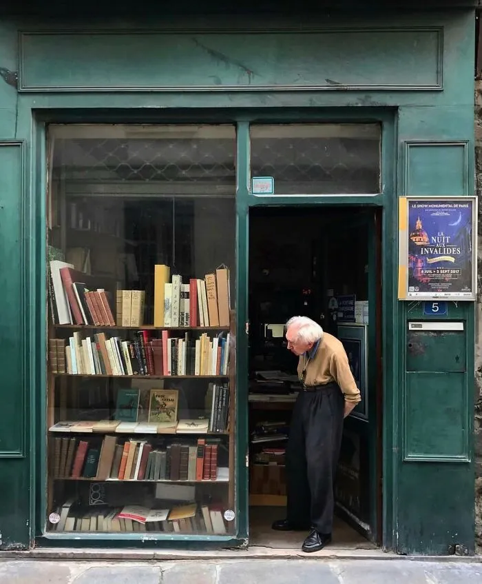 This Instagram Account Continues To Share Highly Amusing Street Photos; Here Are Their 49 Newest Ones