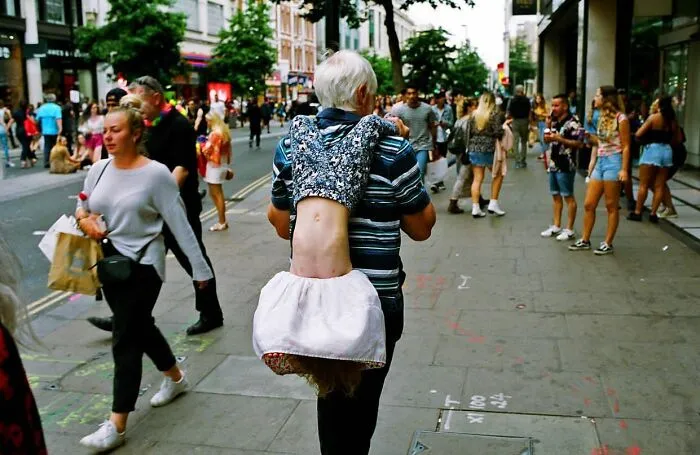 This Instagram Account Continues To Share Highly Amusing Street Photos; Here Are Their 49 Newest Ones