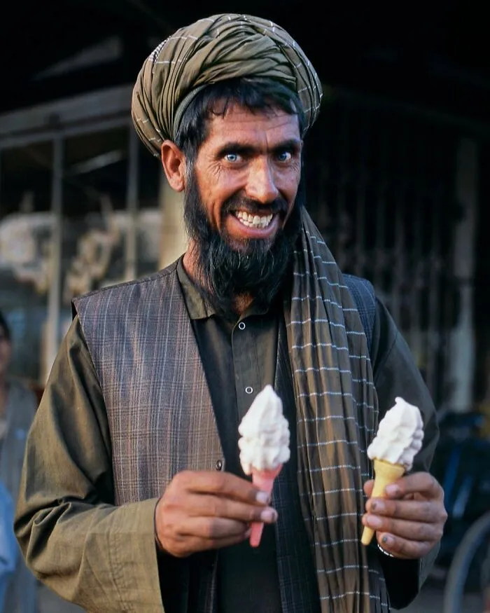 This Instagram Account Continues To Share Highly Amusing Street Photos; Here Are Their 49 Newest Ones