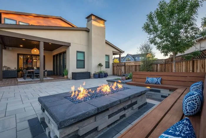 Banquette Seating For Cozy Backyard Patio Ideas
