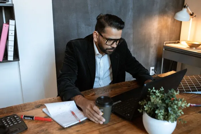 28 Hiring Managers Share What Makes A Resume Immediately Worthless To Them 