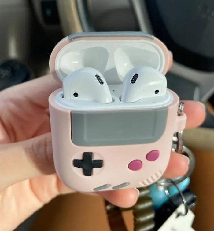 <a Style="Display:inline;" Href="Https://Www.amazon.com/Elago-AirPods-Compatible-Keychain-Registered/Dp/B083lxvh1d?pd_rd_w=wi3qu&content-ID=amzn1.sym.3bcc961c-2fa9-4ff4-Af90-7486c35a8f6c&pf_rd_p=3bcc961c-2fa9-4ff4-Af90-7486c35a8f6c&pf_rd_r=ysy1xfrgvqw4na5w68fd&pd_rd_wg=orohh&pd_rd_r=449b3597-C59a-44aa-82fc-22b7aed3c856&pd_rd_i=b083lxvh1d&th=1&linkcode=ll1&tag=bpgiraffe-20&linkid=1fe5ac7c487419f273d8972d592a32bc&language=en_us&ref_=as_li_ss_tl" Target="_blank"><span Style="Font:inherit;color:#d74b1f;"> Classic Game Player Design AirPods Case</Span>: A Retro Designed Protective Case That Adds Quirky Character To Their AirPods While Keeping It Safe From Scratches And Slips, Coz Who Said Practical Can't Be Fun, Right?