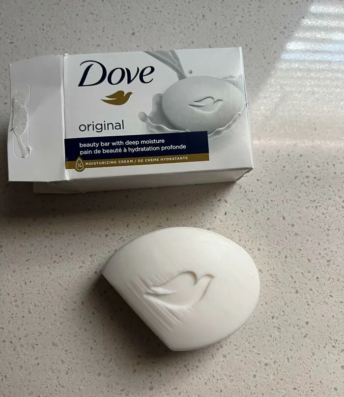 Compré un paquete de 12 jabones dove, venían todos así