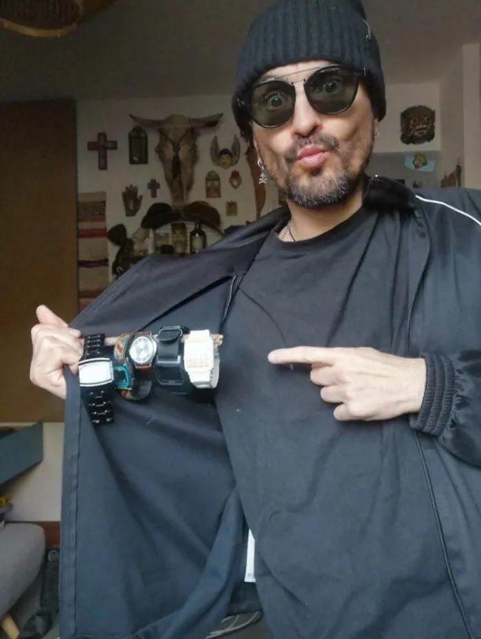This Guy’s Way Of Selling Watches Made Me Laugh