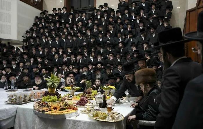 Chasidic Gatherings Make For The Best Paintings