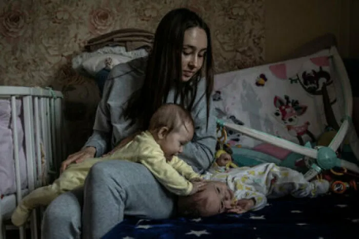 Giving Birth In Wartime (Finbarr O'reilly, Nyt)