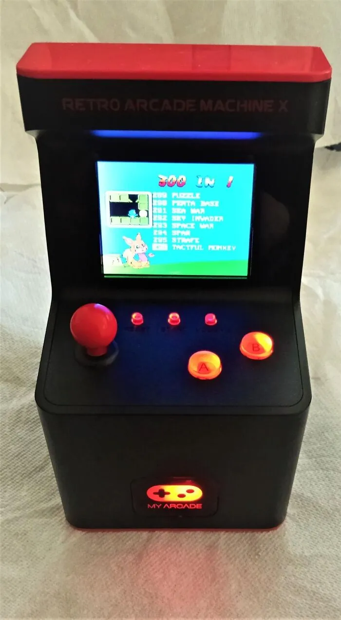 Reliving The Golden Age Of Gaming From The Comfort Of His Own Desk, A <a Style="Display:inline;" Href="Https://Www.amazon.com/Dp/B01d19rd1u?ots=1&slotnum=28&imprtoken=aec61a8e-D598-4668-801&ascsubtag=%5bartid%7c10055.g.27116208%5bsrc%7c%5bch%7c%5blt%7csale%5bpid%7cdded30a9-99e0-4739-962d-5efa8e1c0f3d&th=1&linkcode=ll1&tag=bpdolphin-20&linkid=56ef82303c4d6baa5d43384306ac0fcf&language=en_us&ref_=as_li_ss_tl" Target="_blank">  <span Style="Font: Inherit; Color: #d74b1f;"> Mini Arcade Game </Span> Is The Kind Of Distraction Dad Will Pretend Is For The Kids And Then Quietly Play Alone After Everyone Goes To Bed