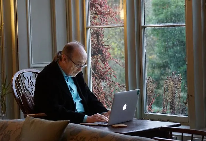28 Hiring Managers Share What Makes A Resume Immediately Worthless To Them 