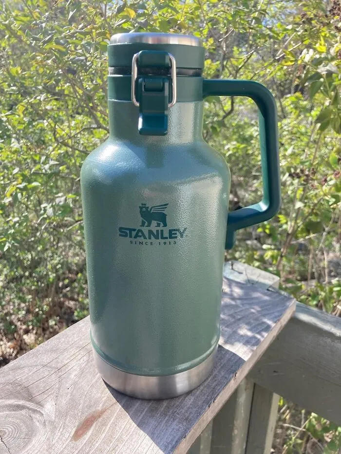 Keeping Drinks Cold For Hours On End While Looking Undeniably Good Doing It, A <a Style="Display:inline;" Href="Https://Www.amazon.com/Dp/B07nsvxfyp?ots=1&slotnum=77&imprtoken=b2c61a90-6c55-BF03-A1a&ascsubtag=__st1204awd__ciwh4yo07000xypy917gbkc9g__123548________3______&th=1&linkcode=ll1&tag=bpdolphin-20&linkid=a20c54d94c6e7a3a3946ffab5f11c72b&language=en_us&ref_=as_li_ss_tl" Target="_blank">  <span Style="Font: Inherit; Color: #d74b1f;"> Stanley Growler </Span> Is The Kind Of Vessel That Makes Every Other Drink Container In The House Look Like It Needs To Try Harder