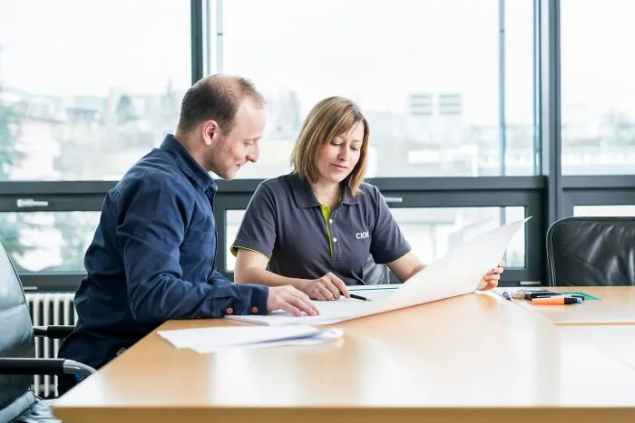 28 Hiring Managers Share What Makes A Resume Immediately Worthless To Them 