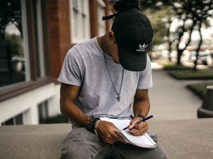 28 Hiring Managers Share What Makes A Resume Immediately Worthless To Them 