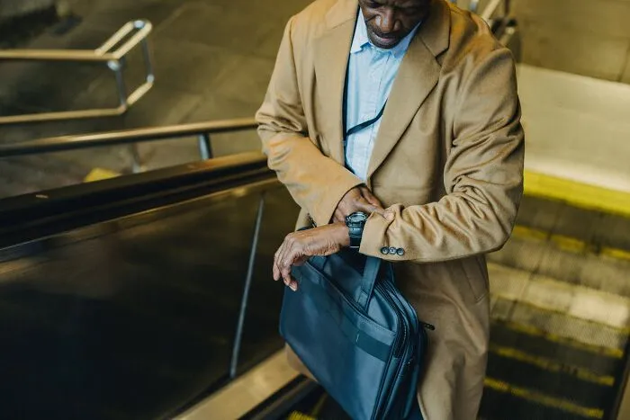 30 Men Shared What Behaviors Make Them Lose Interest When Dating