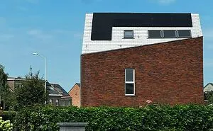 40 Hilariously Bad Houses, As Spotted By This Belgian Guy (New Pics)