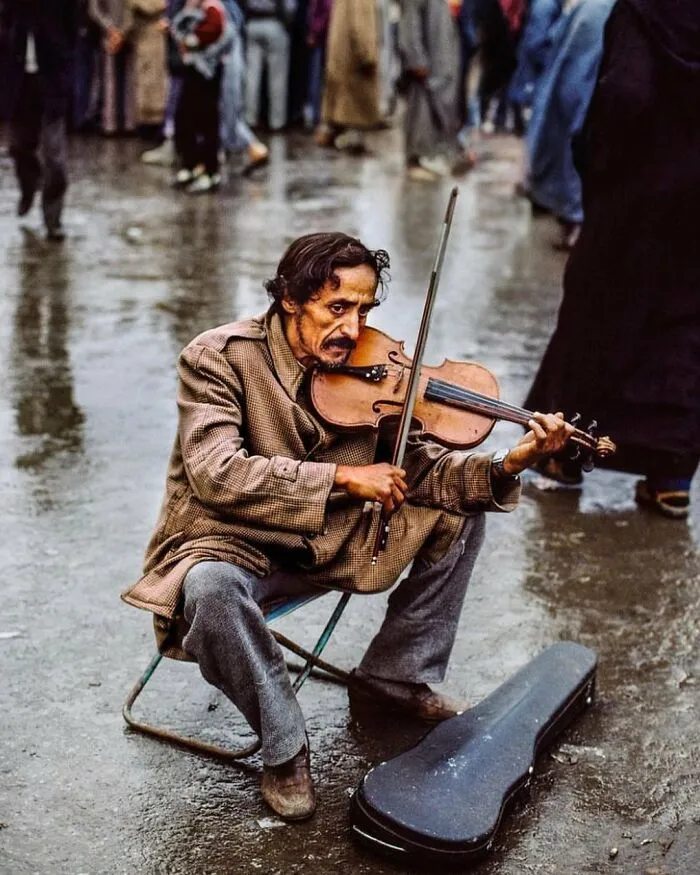 This Instagram Account Continues To Share Highly Amusing Street Photos; Here Are Their 49 Newest Ones