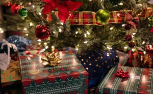 Men Take Back $100-Worth Of Gifts After Overhearing Homophobic Jokes, Family Goes Berserk