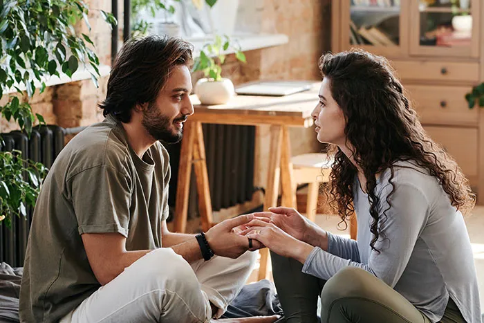 Men Are Sharing Things Their GFs Dislike About Themselves, But They Find Attractive (40 Answers)