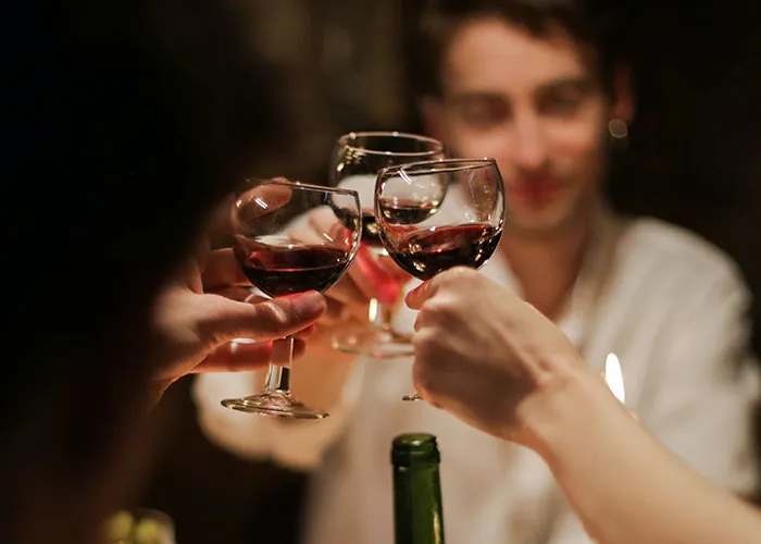 “Did That Really Just Happen?”: 35 Scandalous Workplace Christmas Parties That Are Hard To Forget