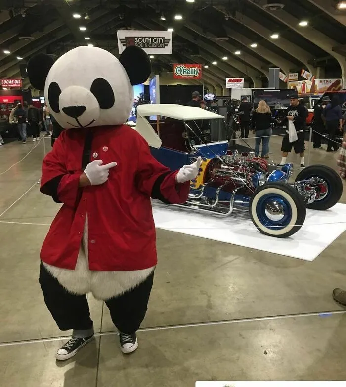 30 Of The Most Hilariously Chaotic Things To Have Been Spotted At Car Shows