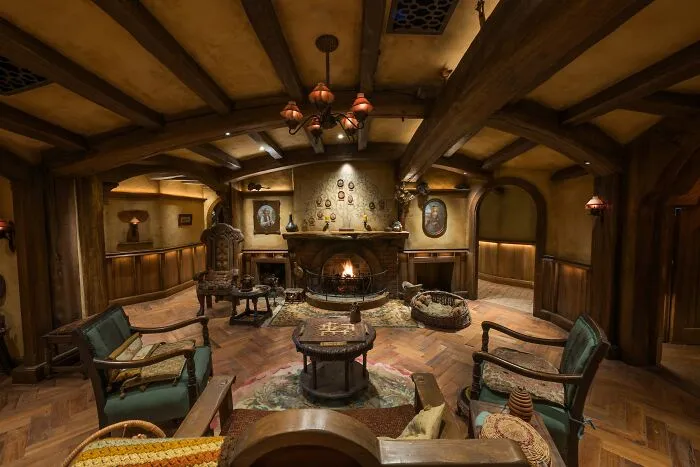 Venturing Into Hobbiton’s First Ever Hobbit Hole: 22 Photos That I Took In There