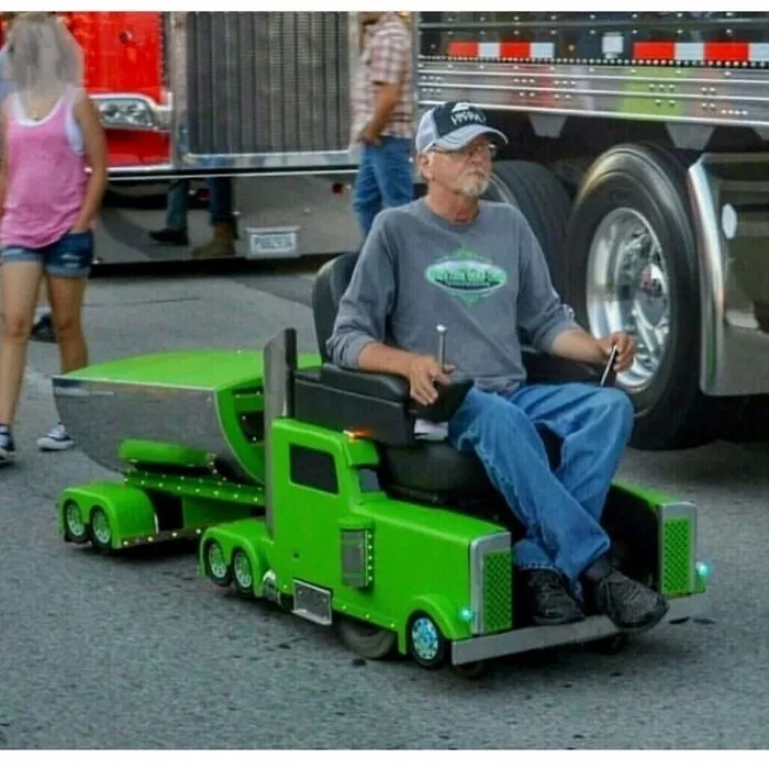 30 Of The Most Hilariously Chaotic Things To Have Been Spotted At Car Shows