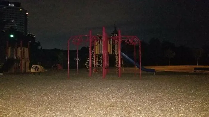 30 Pics That Feel Oddly Familiar, Yet Subtly Unsettling, As Shared On This Dedicated IG Page