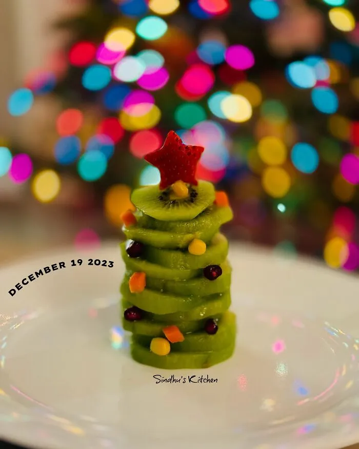 A Christmas Tree Using Kiwi Fruit