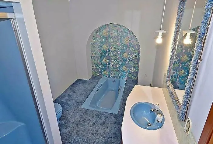30 Pics That Feel Oddly Familiar, Yet Subtly Unsettling, As Shared On This Dedicated IG Page