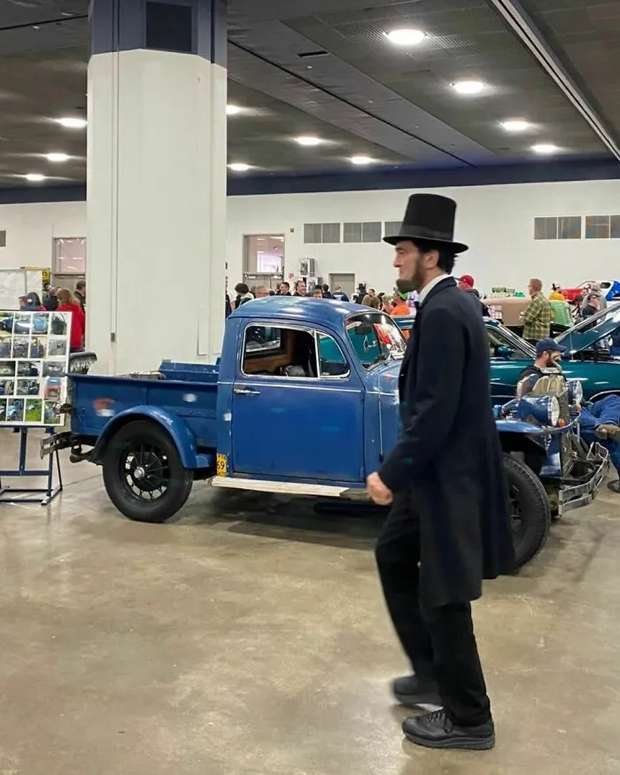 30 Of The Most Hilariously Chaotic Things To Have Been Spotted At Car Shows