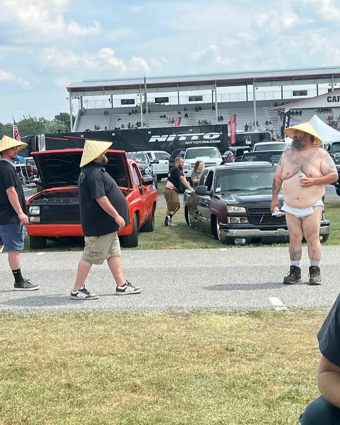 30 Of The Most Hilariously Chaotic Things To Have Been Spotted At Car Shows
