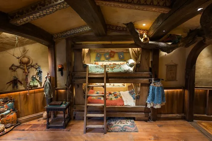Venturing Into Hobbiton’s First Ever Hobbit Hole: 22 Photos That I Took In There