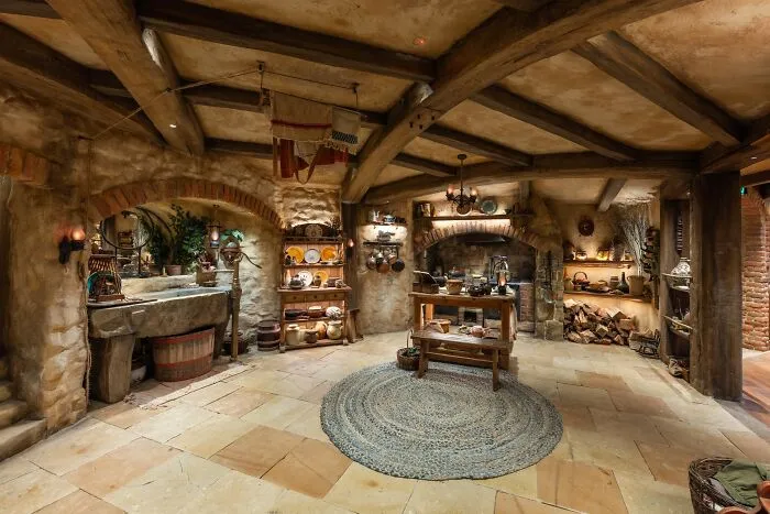 Venturing Into Hobbiton’s First Ever Hobbit Hole: 22 Photos That I Took In There