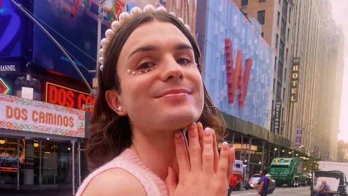 Dude With A Díck, Pretending He’s A Chick