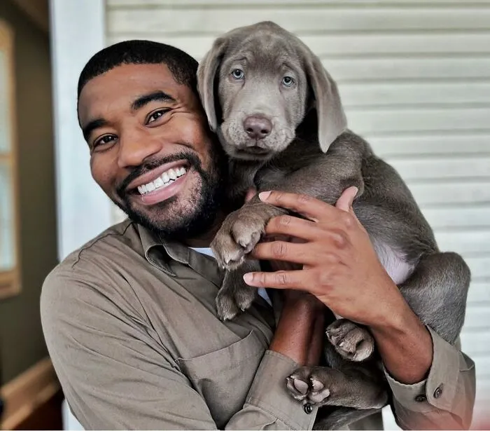 UPS Guy Takes Selfies With All The Neighborhood Dogs While Delivering Parcels (50 New Pics)